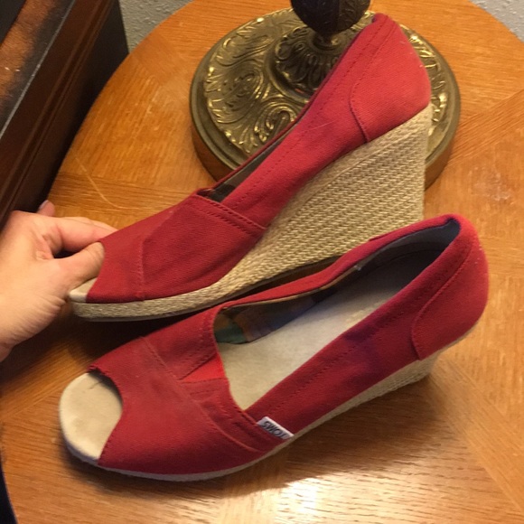 Toms Red Peep Toe Wedges sz 9 - Picture 6 of 8